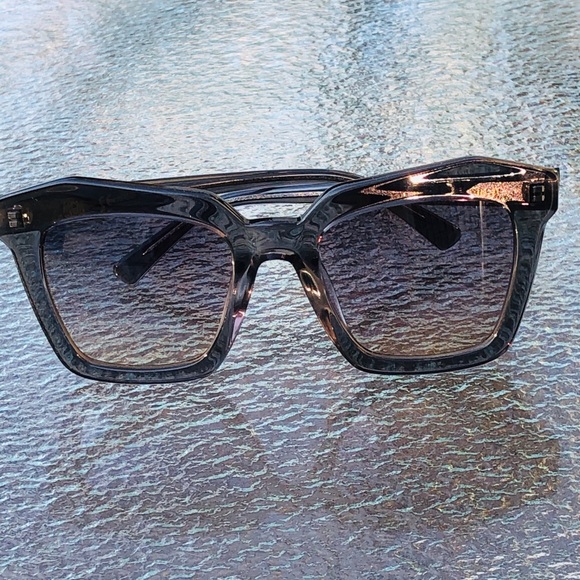 MCM Sunglass gray MCM case included - Picture 4 of 5